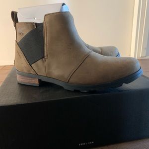 Emelie Chelsea boot.